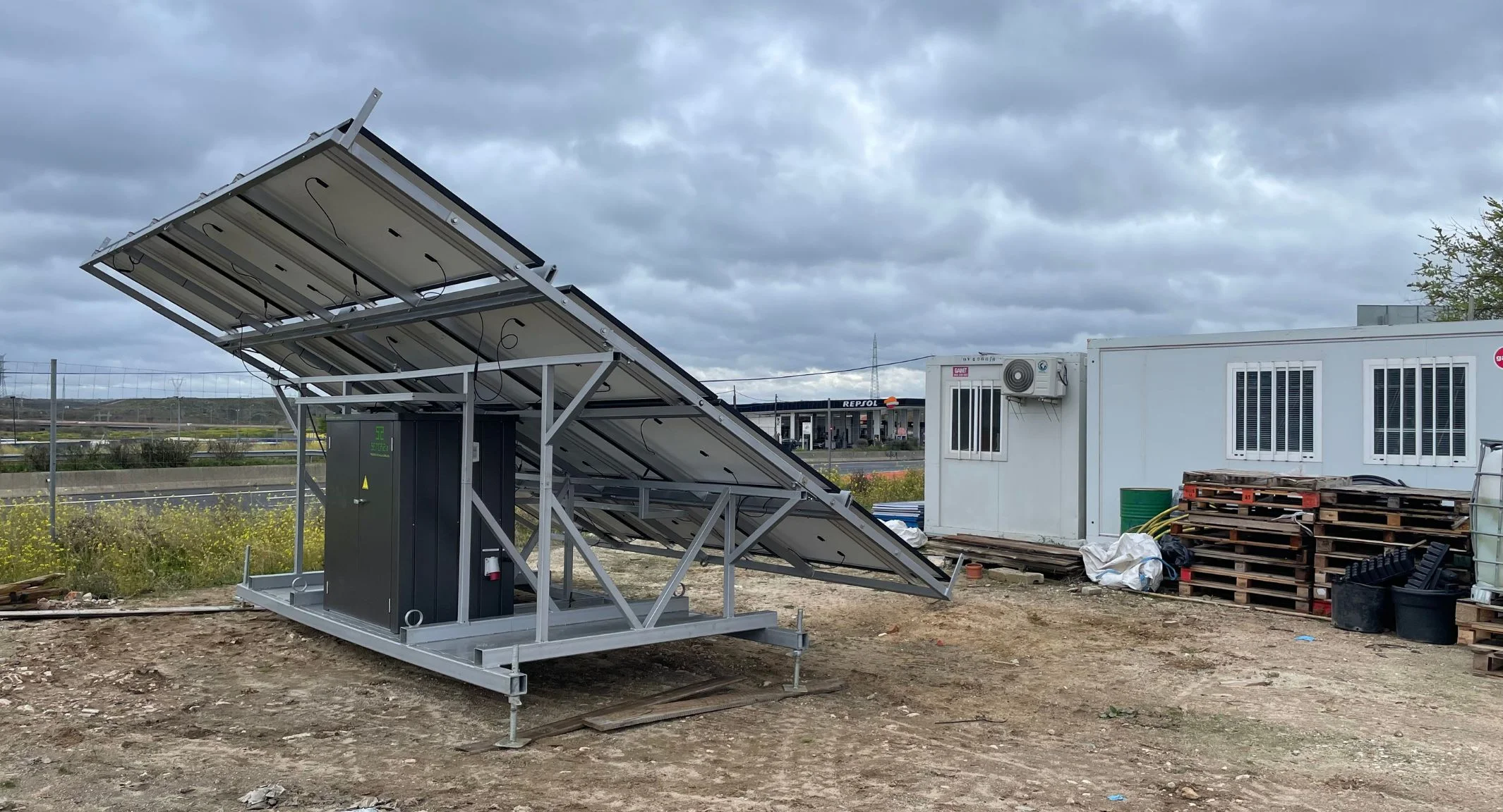 plataforma solar tac 4,8 portátil Plataforma solar tac 4,8 junto a obra.